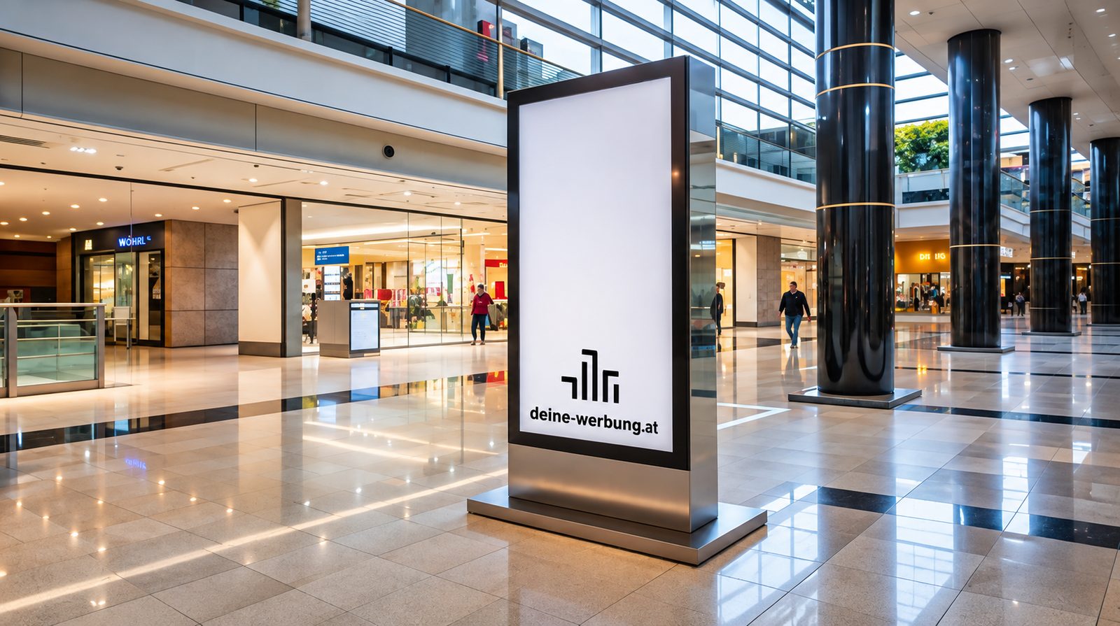 Digitaler Infoscreen mit Deine Werbung Logo in einem hellen Einkaufszentrum